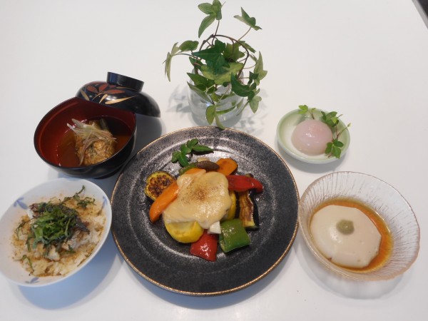 冬の料理講座「春の京風ミニ懐石」 in ヨンデンプラザ松山 冬の料理講座「春の京風ミニ懐石」 in ヨンデンプラザ松山