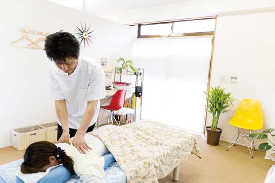 背骨を優しく揺らす施術 DRT療法を導入!