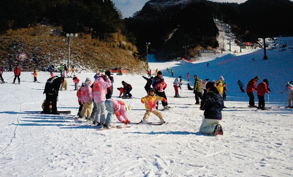 四国の対象5つのスキー場のうち3つ利用すると抽選で1万円分の商品券が抽選で当たる! 四国の対象5つのスキー場のうち3つ利用すると抽選で1万円分の商品券が抽選で当たる!