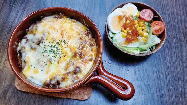 夜も人気、昔ながらのカレーライス 夜も人気、昔ながらのカレーライス