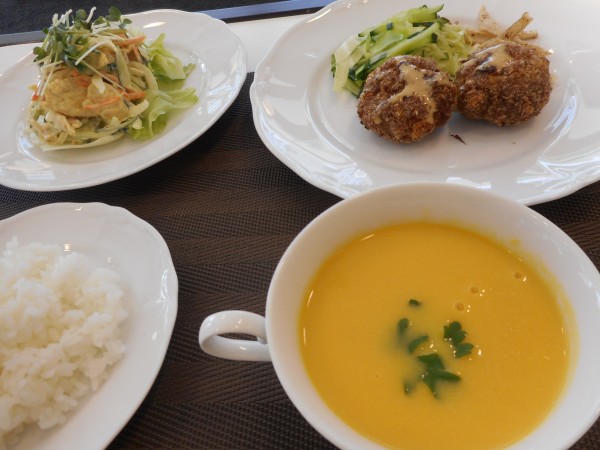 2月の講師料理講座「ひな祭りに寄せて」inヨンデンプラザ松山 2月の講師料理講座「ひな祭りに寄せて」inヨンデンプラザ松山