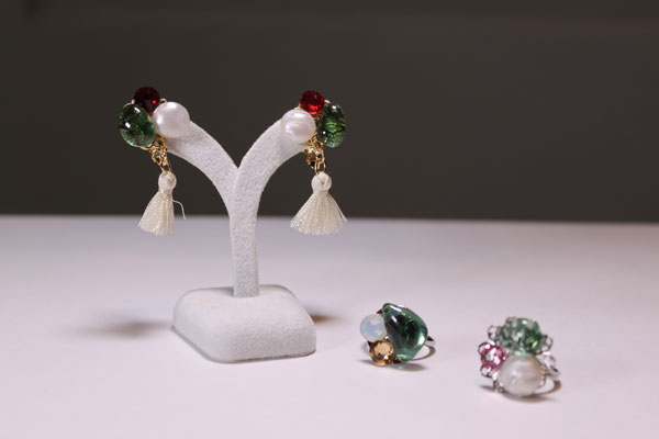新居浜硝子(にいはまガラス)でガラスのアクセサリーをつくろう 新居浜硝子(にいはまガラス)でガラスのアクセサリーをつくろう