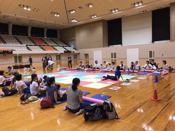 赤ちゃんとふれ愛タイム「ミニはいはいレース。」 赤ちゃんとふれ愛タイム「ミニはいはいレース。」