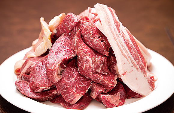 総重量1.2kgの肉山を堪能あれ! 総重量1.2kgの肉山を堪能あれ!