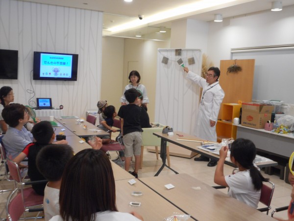 親子★自由研究応援講座「でんきの不思議!~木片モーターを作って遊ぼう~」inヨンデンプラザ松山 親子★自由研究応援講座「でんきの不思議!~木片モーターを作って遊ぼう~」inヨンデンプラザ松山