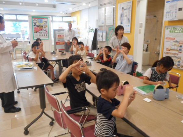 親子★自由研究応援講座「でんきの不思議!~電気が通ると光る装置を作って遊ぼう~」inヨンデンプラザ松山 親子★自由研究応援講座「でんきの不思議!~電気が通ると光る装置を作って遊ぼう~」inヨンデンプラザ松山