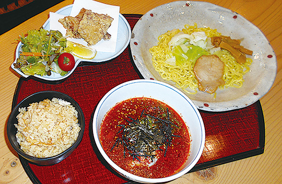 ランチ限定のピリ辛つけ麺が新登場! ランチ限定のピリ辛つけ麺が新登場!