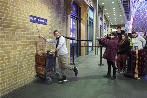イギリス・ロンドンの駅 写真展