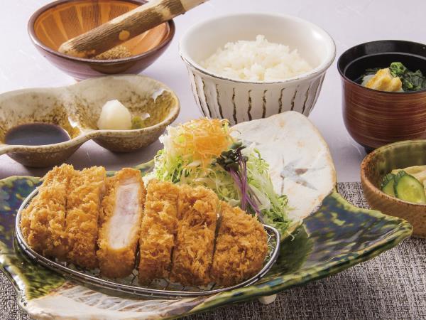 とんかつ専門店 咲々亭 エミフルMASAKI店