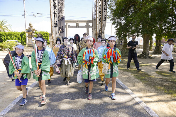 興居島の船踊り