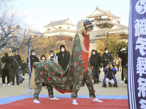 松山城お城のお正月