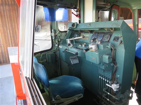 DE10形ディーゼル機関車 運転室公開