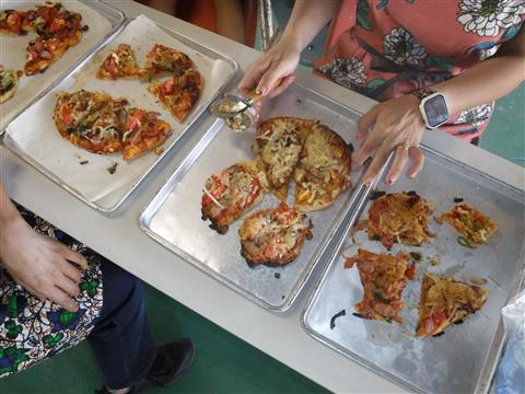 エンジョイホリデーイベント「森のピザ作り」