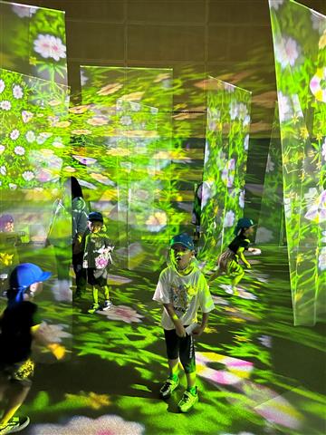 (c)酒井敦美 旅する光の切り絵展 ~くうそうって、まほうだよ~