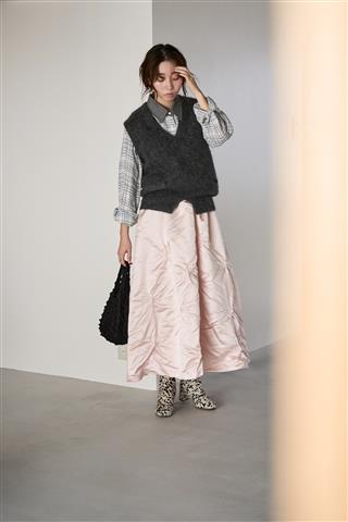 「伝統を紡ぐ」NUNO ×cucuri（2つのブランドの洋服の展示）